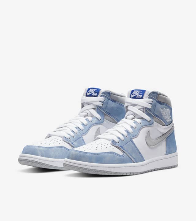 定番のシルエットに Nike Air Jordan 1 この季節の色を Represent