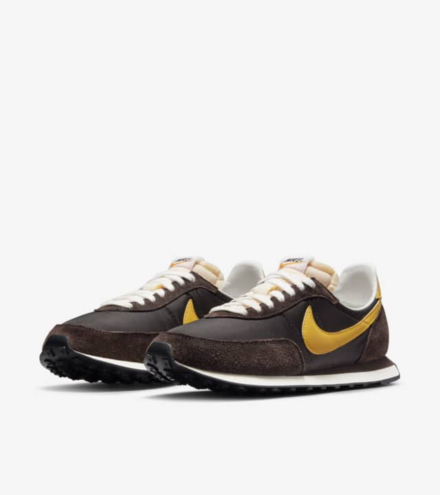 アッパーの形は Nike Waffle Trainer 2 モカシンをイメージ Represent